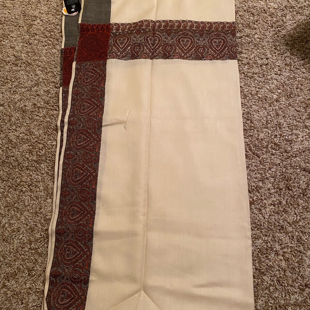 Indian pure wool shawl. NWT. Cream and dark red border